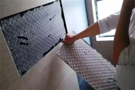 厨房墙砖掉了几块怎么补救呢(厨房墙面的瓷砖掉了一个怎么修)