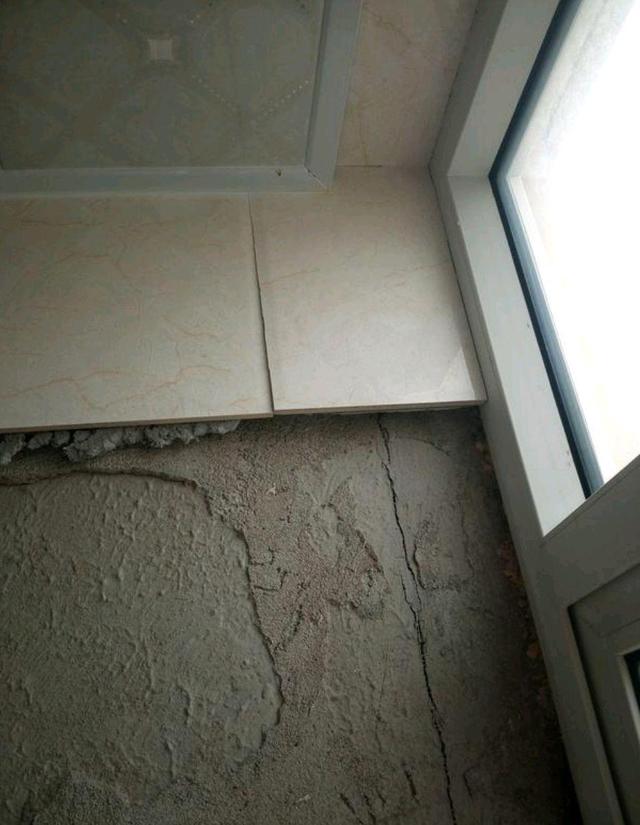 瓷砖空鼓打胶有危害吗安全吗视频(瓷砖空鼓打胶有危害吗安全吗视频教学)